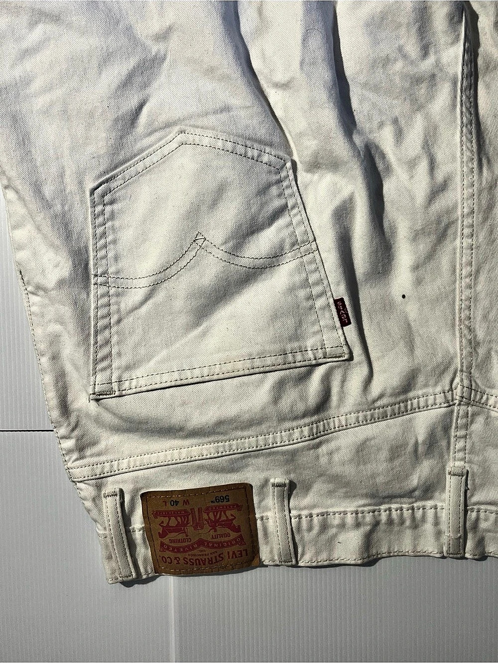 Levi's Cargo Shorts in White - Picture 4 of 4